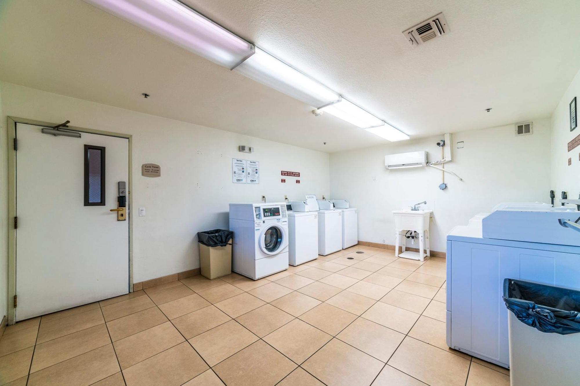 Metro Phx 1Bedroom Apartment Феникс Экстерьер фото
